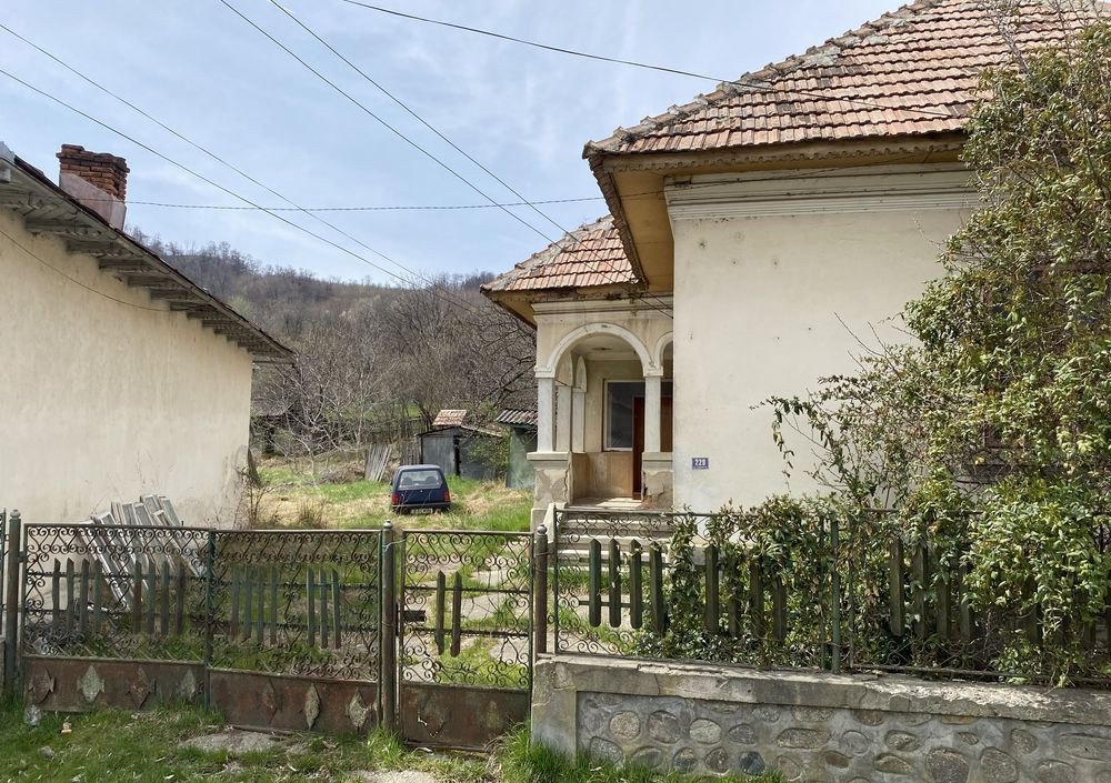 🏡 Casă cu teren generos în centrul comunei Corbi | Ideală pentru locuință sau a