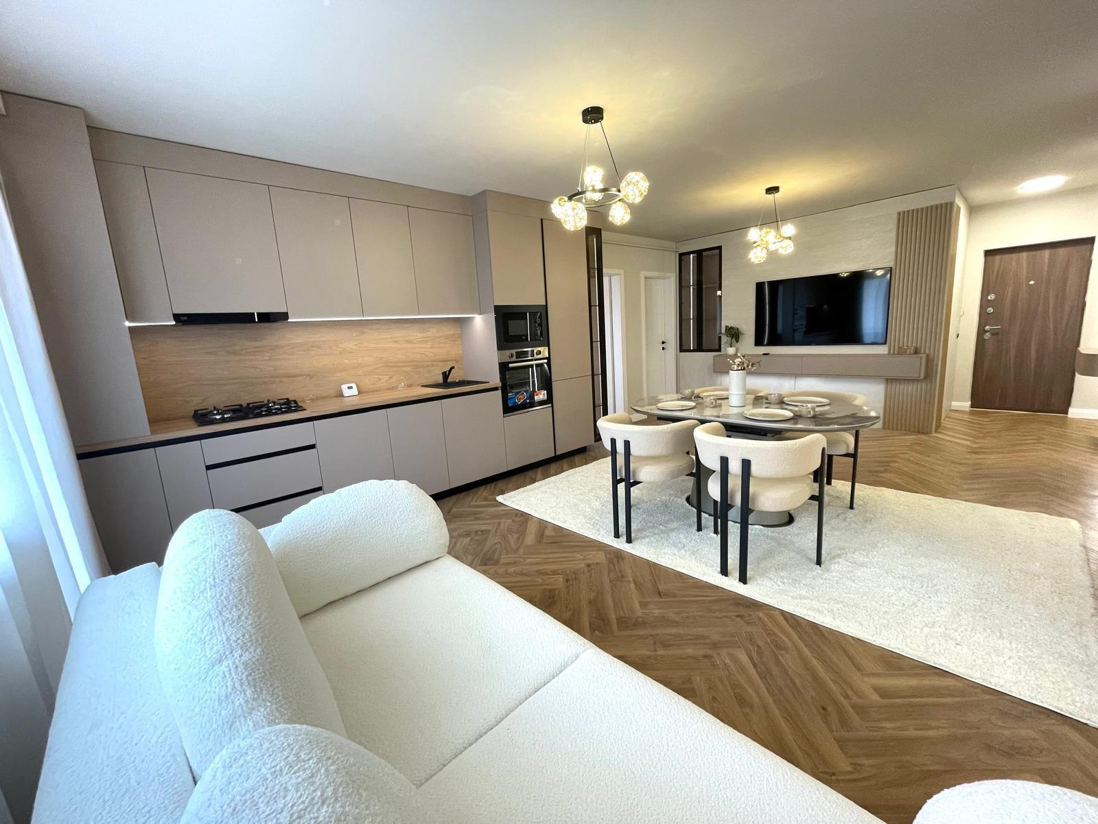 Apartament 3 camere luminos | zona Cetatii
