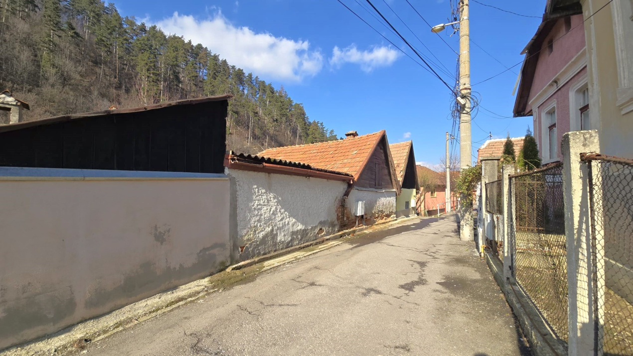 Casă cu potențial în Schei – cu front la două străzi | Strada Egalității