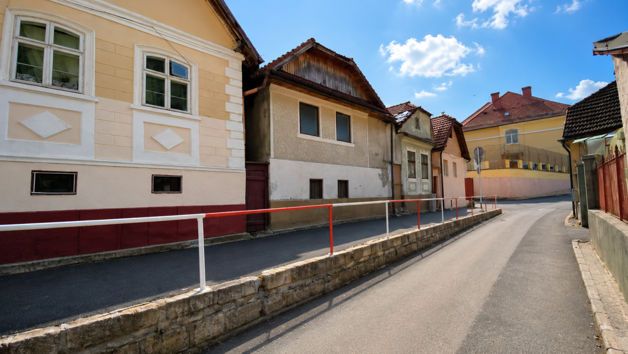 Casă cu potențial în Schei – cu front la două străzi | Strada Egalității